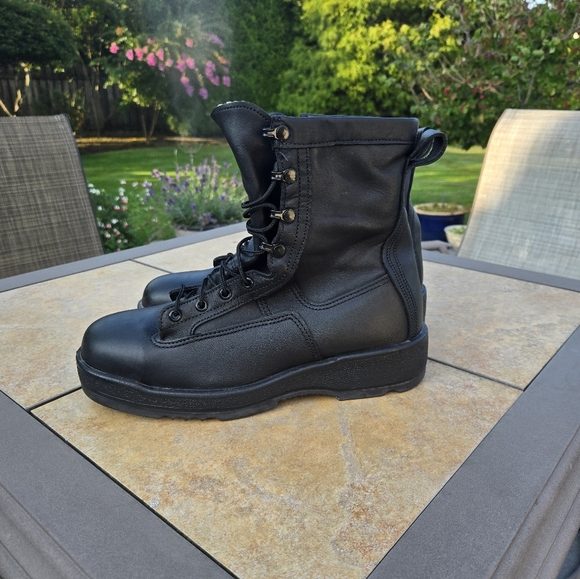 Never worn, military combat boots - Picture 5 of 5